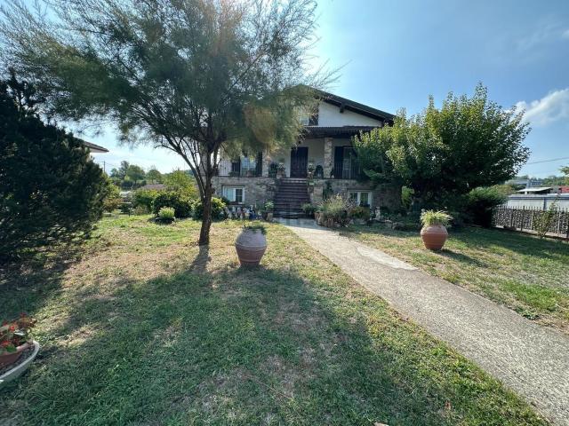 Casa in vendita a Gavi, Alessandria