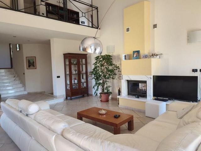 Casa in vendita a L'Annunziata, Luni