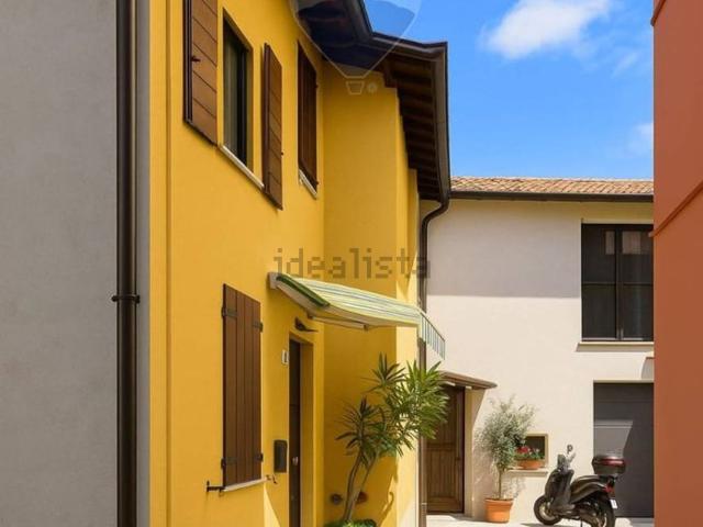 Casa in vendita a Sartirana, Merate