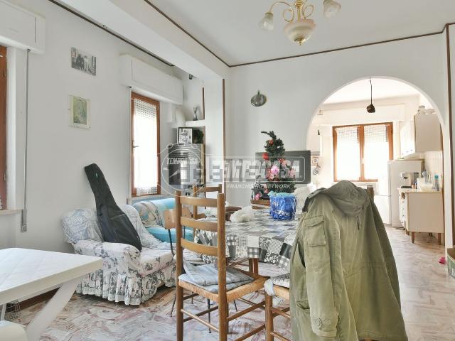 Casa in vendita a Mozzano, Marche