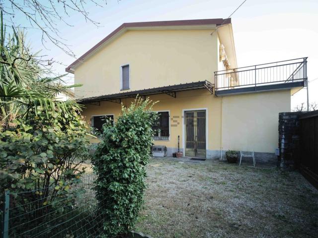 Casa in vendita a Castano Primo, Lombardia