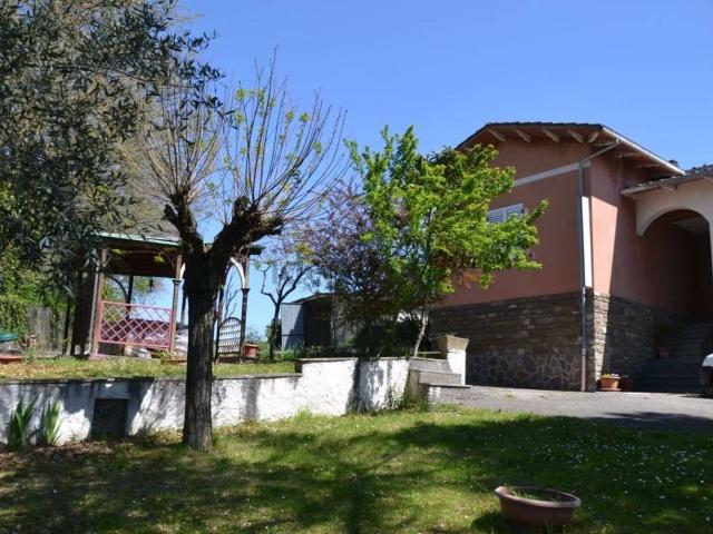 Casa in vendita a Lucignano, Toscana