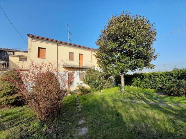 Casa in vendita a Dosolo, Lombardia