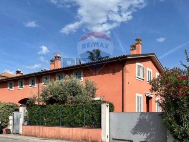 Casa in vendita a Foligno, Umbria