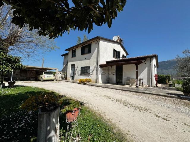 Casa in vendita a Assisi, Umbria