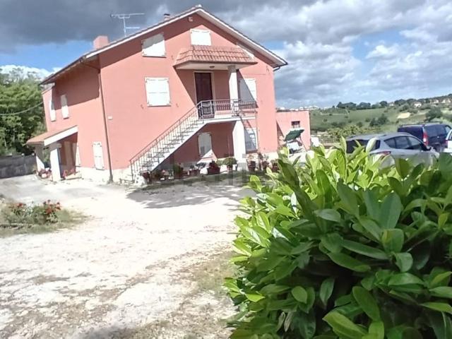 Casa in vendita a Pace, Marche