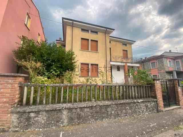 Casa in vendita a Castano, Varzi