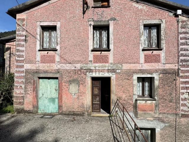 Casa in vendita a Neirone, Liguria