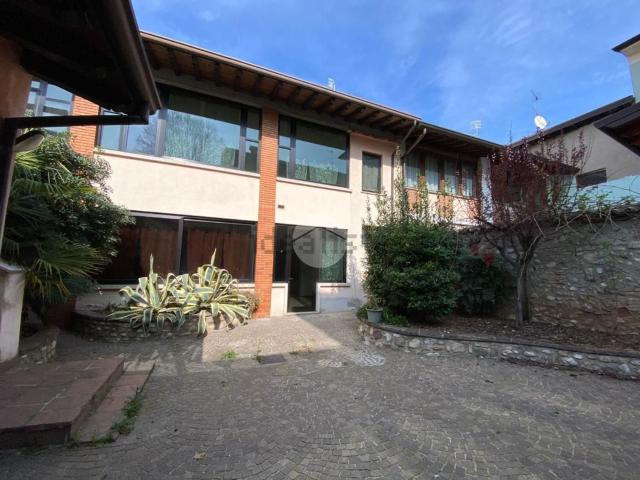 Casa in vendita a Lonato, Lombardia