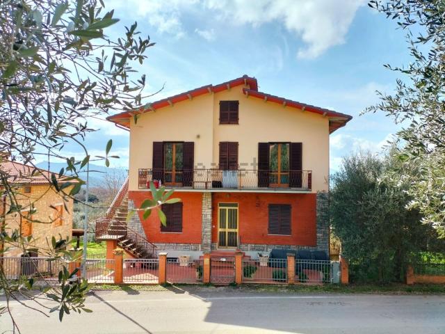 Casa in vendita a Panicale, Umbria
