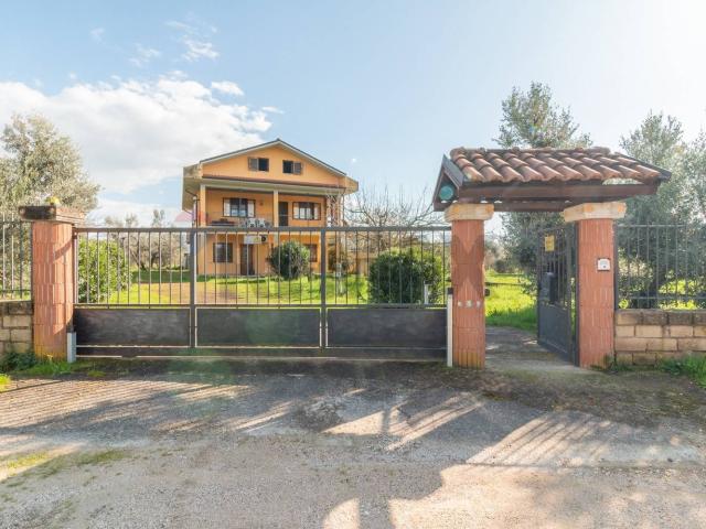 Casa in vendita a Canino, Lazio