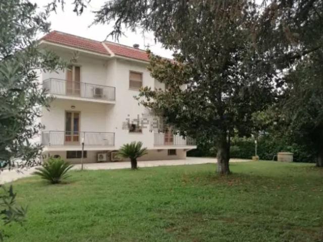 Casa in vendita a Latina, Lazio