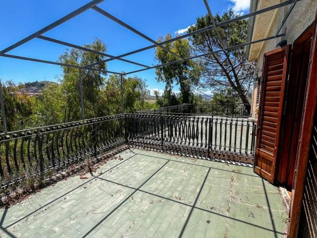 Casa in vendita a Castellana Sicula, Sicilia