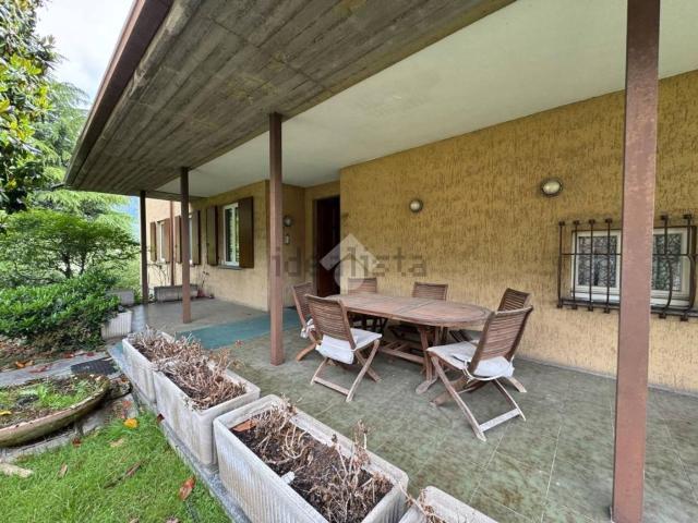 Casa in vendita a Rogno, Lombardia