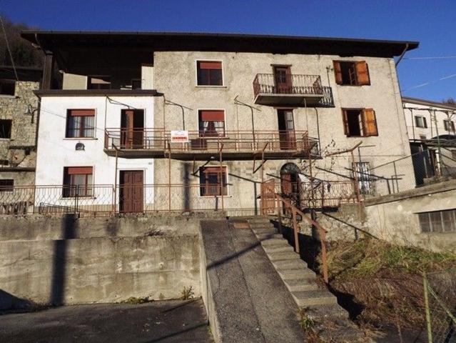 Casa in vendita a Brembilla, Val Brembilla