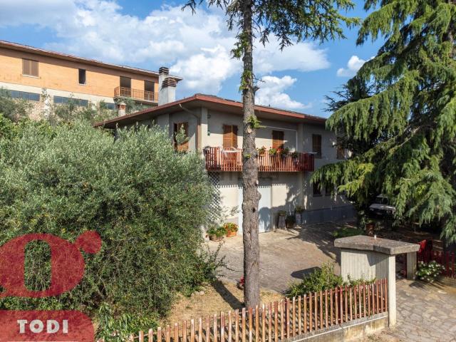 Casa in vendita a Collazzone, Umbria
