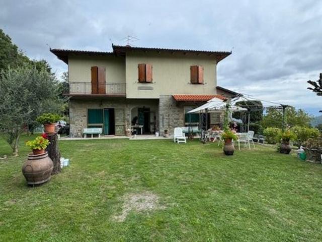 Casa in vendita a Castel San Niccolò, Toscana