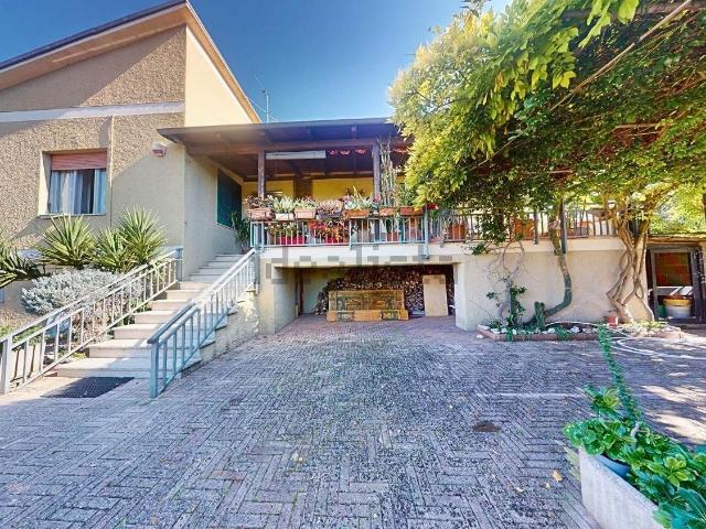 Casa in vendita a Foligno, Umbria