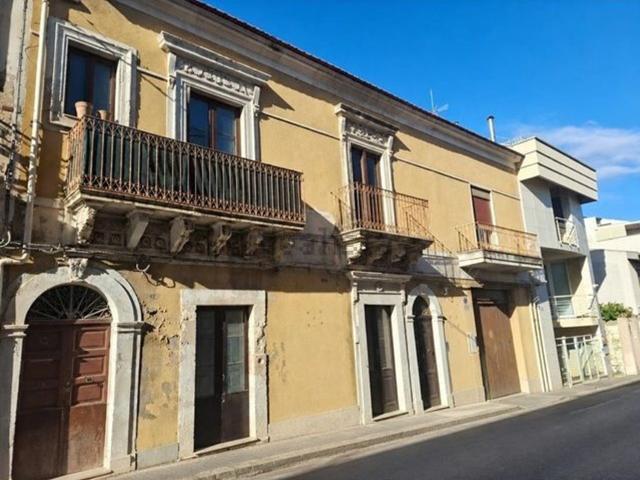 Casa in vendita a Vittoria, Ragusa