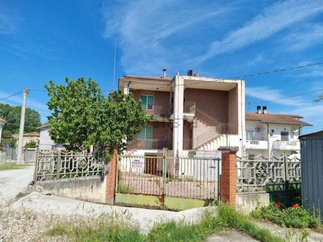 Casa in vendita a Collecorvino, Abruzzo