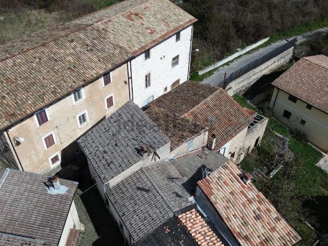 Casa in vendita a Barete, Abruzzo