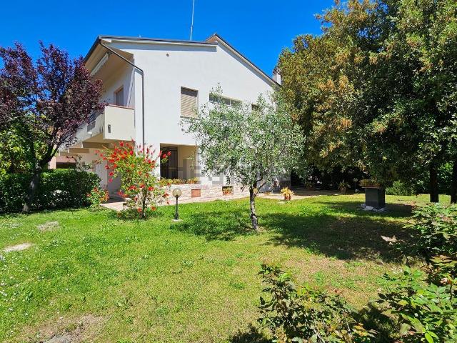 Casa in vendita a Foligno, Umbria