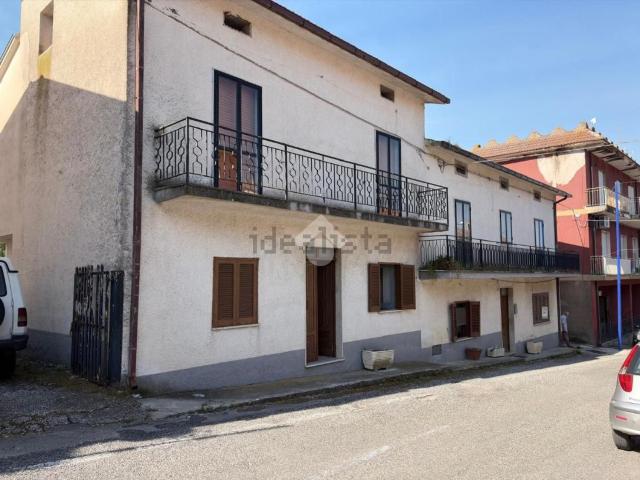 Casa in vendita a Galluccio, Campania