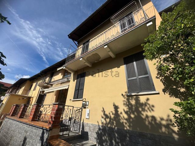 Casa in vendita a Comabbio, Varese