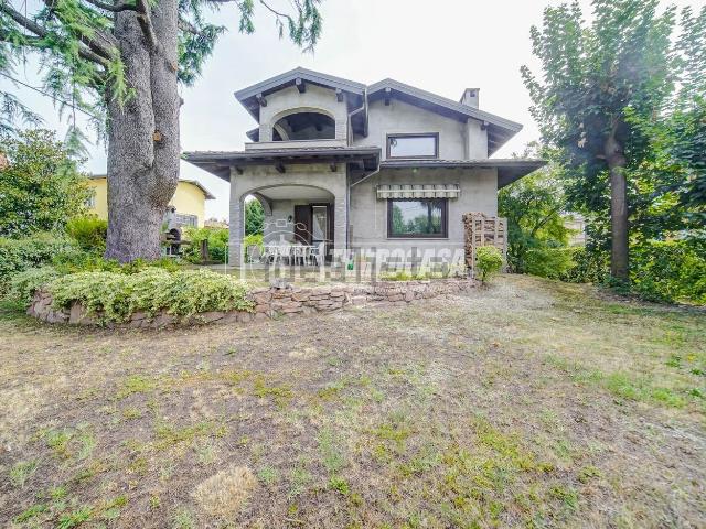 Casa in vendita a Rovate, Carnago