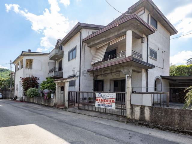 Casa in vendita a Sant'angelo A Cupolo, Campania