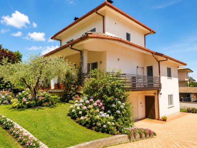 Casa in vendita a Larghetto, Rieti