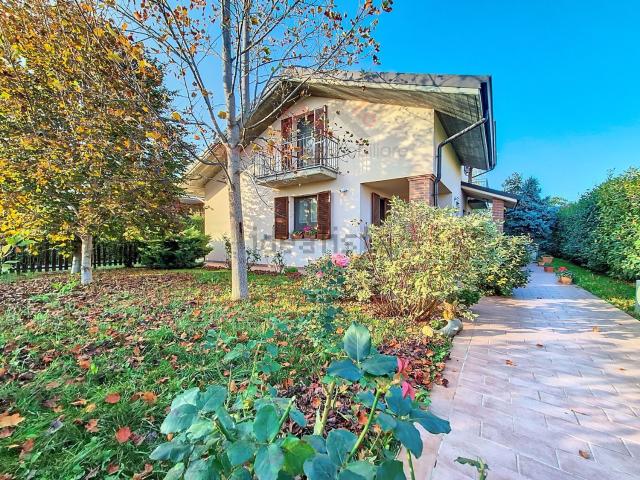 Casa in vendita a Rione Strada Valle, Voghera