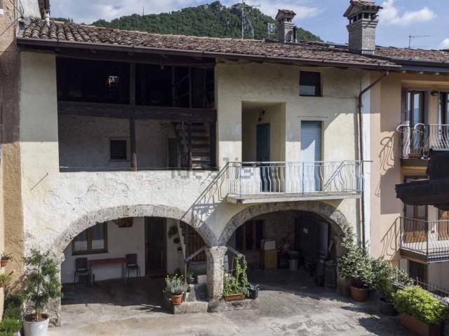 Casa in vendita a Fiorine, Clusone