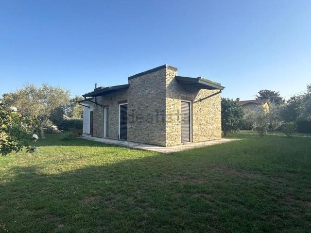 Casa in vendita a Montignoso, Toscana