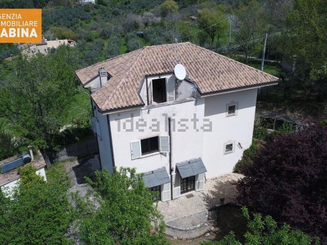 Casa in vendita a Poggio Catino, Lazio