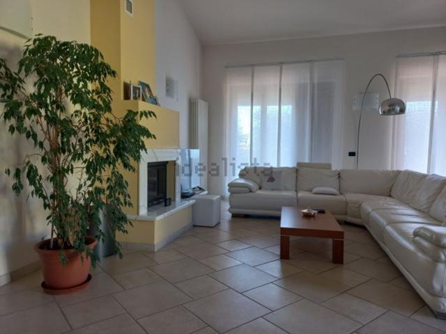 Casa in vendita a Isola, Luni