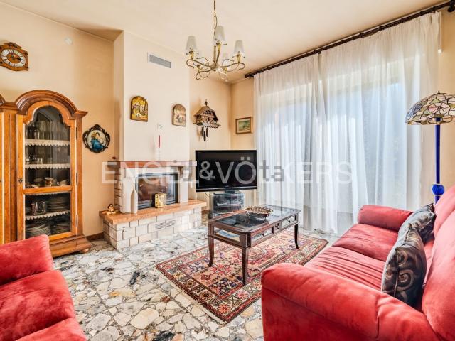 Casa in vendita a Valdobbiadene, Veneto