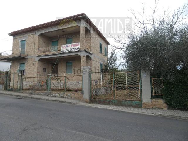 Casa in vendita a Unione dei Comuni della Val Vibrata, Torano Nuovo