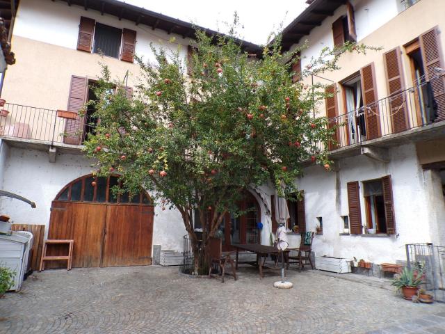 Casa in vendita a Comabbio, Lombardia
