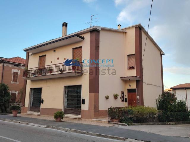 Casa in vendita a Unione dei Comuni della Val Vibrata, Alba Adriatica