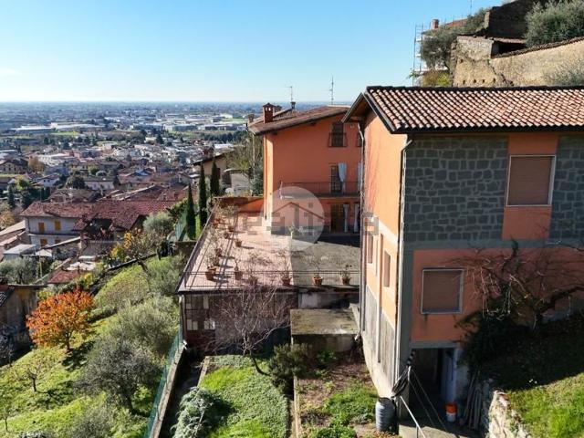 Casa in vendita a Pirlotti, Capriolo