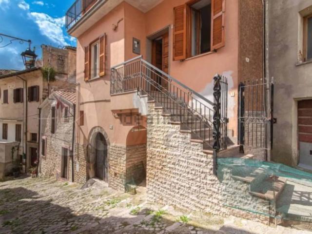 Casa in vendita a Priverno, Lazio