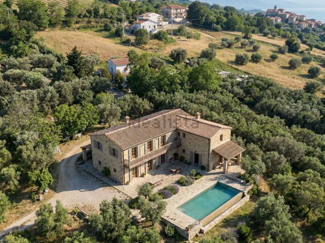 Casa in vendita a Roseto Degli Abruzzi, Abruzzo