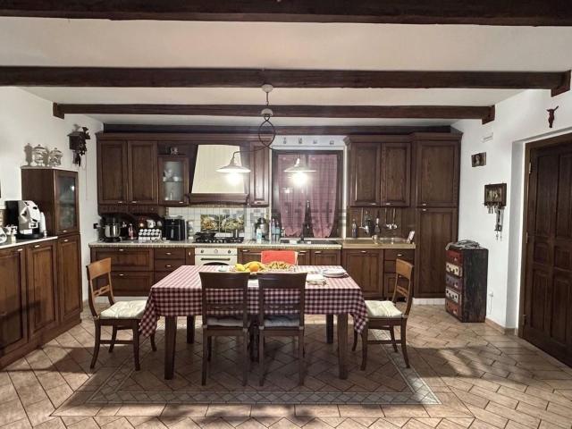 Casa in vendita a Farindola, Pescara
