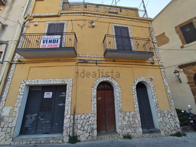 Casa in vendita a Castellina, Piazza
