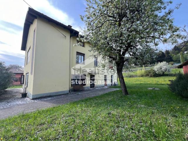 Casa in vendita a Solto Collina, Lombardia