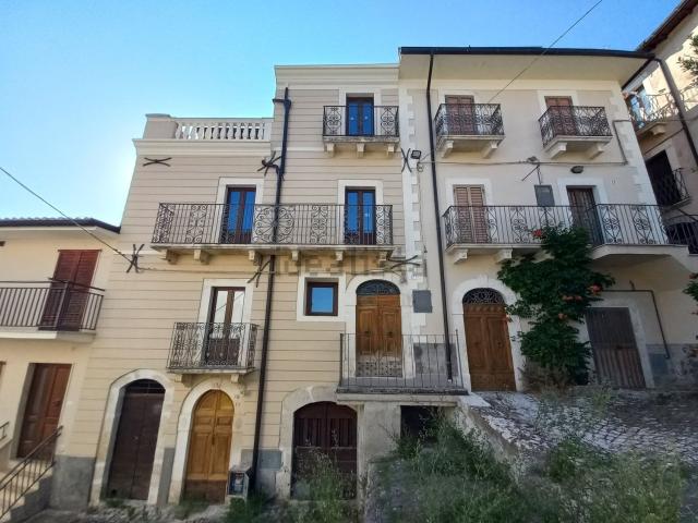 Casa in vendita a Fontecchio, Abruzzo