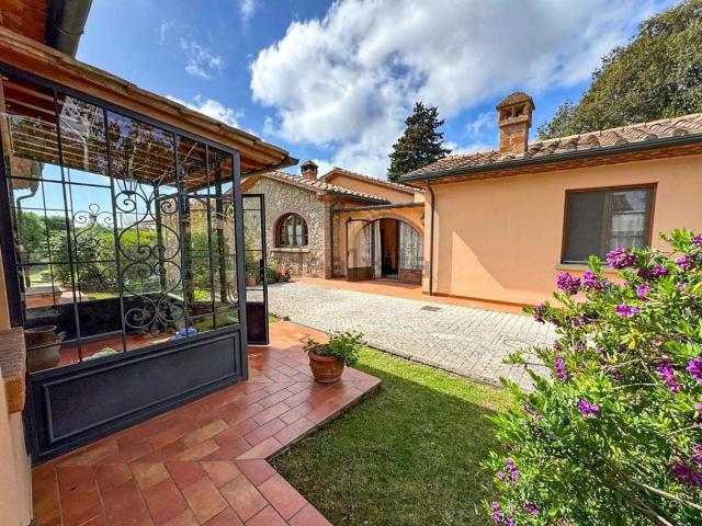 Casa in vendita a Cecina, Toscana