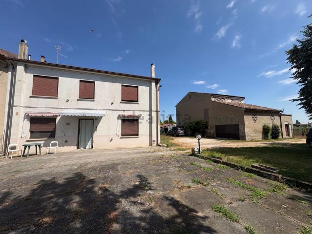 Casa in vendita a Trecenta, Veneto