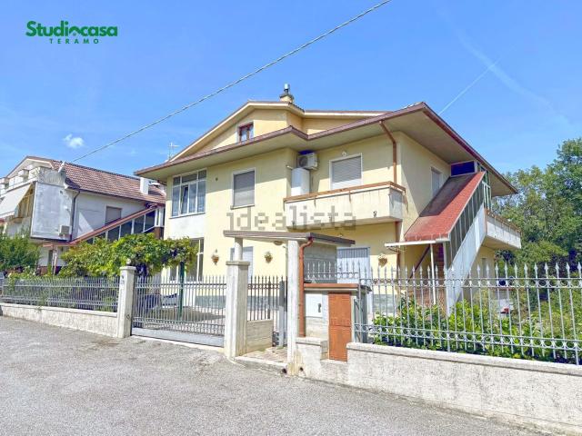 Casa in vendita a Basciano, Abruzzo